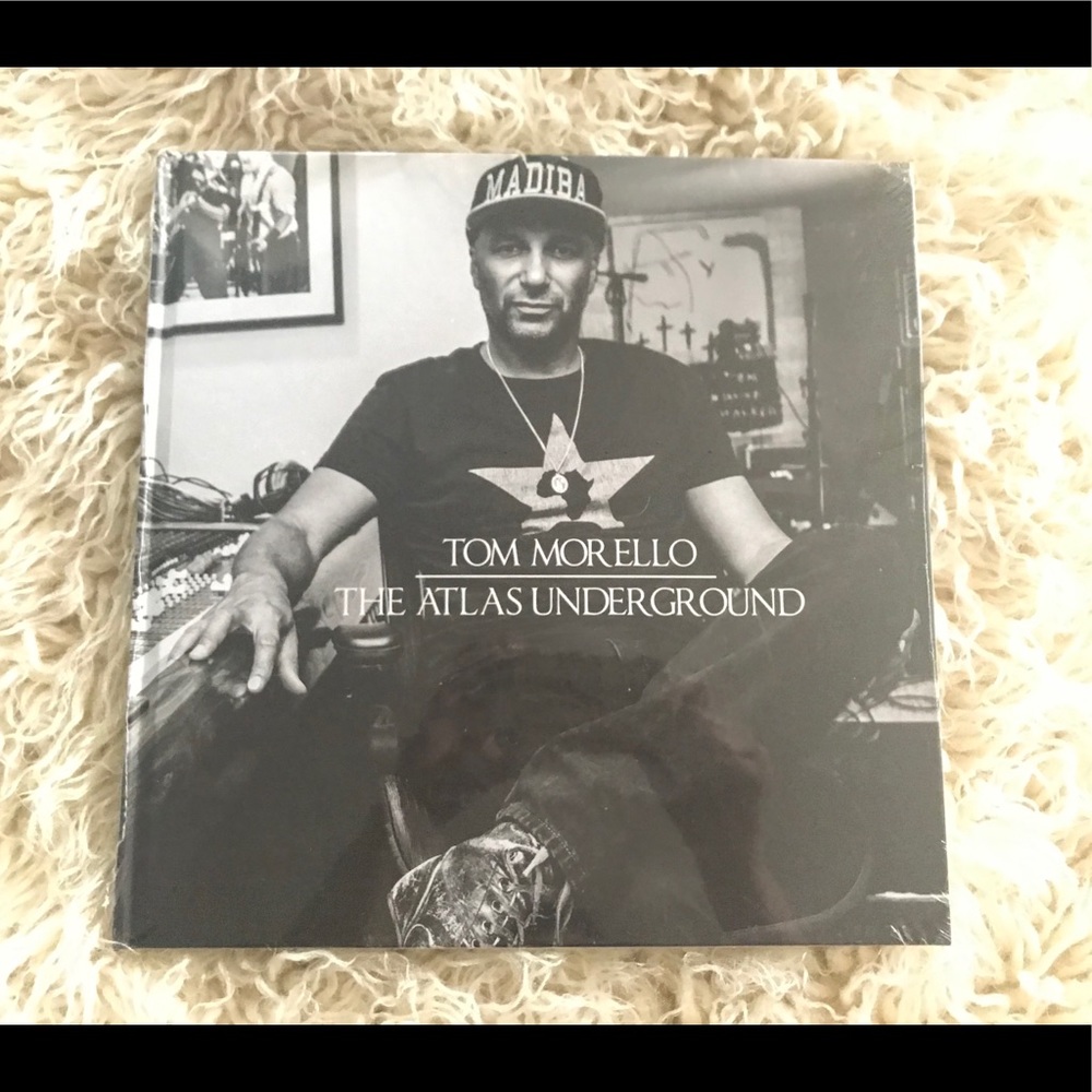 New-Tom Morello-The Atlas Underground Book & CD